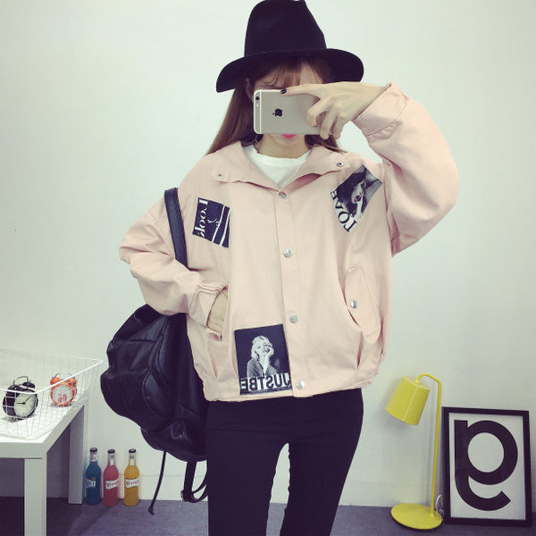 ευρέως σακάκι πολλές θεαματικές και μοντέρνα γυναικών με εικόνες