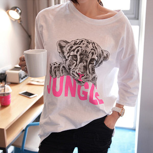 Свежа лятна дамска блуза с къс ръкав с надпис и апликация тигърче
