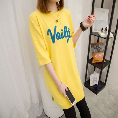 Изключително модерна дамска дълга тениска с надпис в много цветове