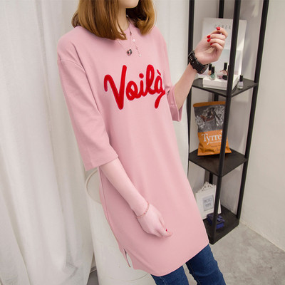 Изключително модерна дамска дълга тениска с надпис в много цветове