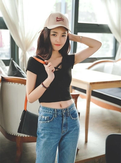 Модерна дамска блуза къс модел с кръстосани връзки