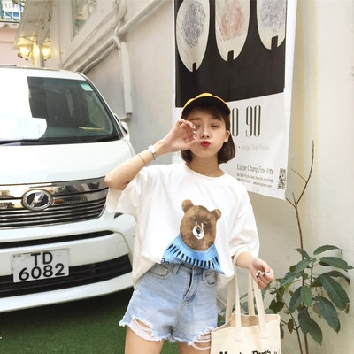 Широка дамска тениска с къс ръкав с апликация мечок