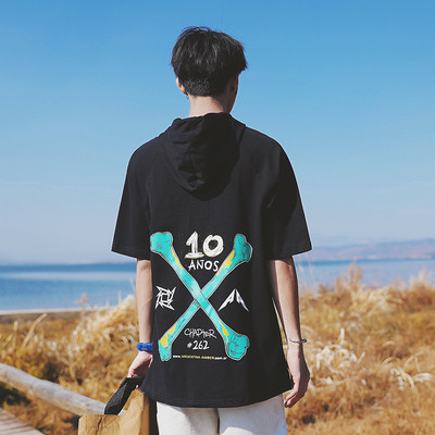 Екстравагантна мъжка тениска с къс ръкав и качулка