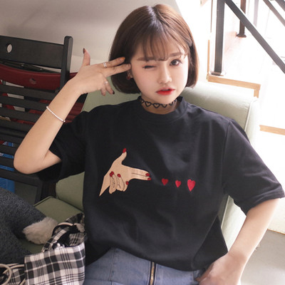 Актуален модел дамска тениска с къс ръкав с апликация