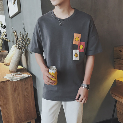 Изчистена мъжка блуза със щампа и къс ръкав