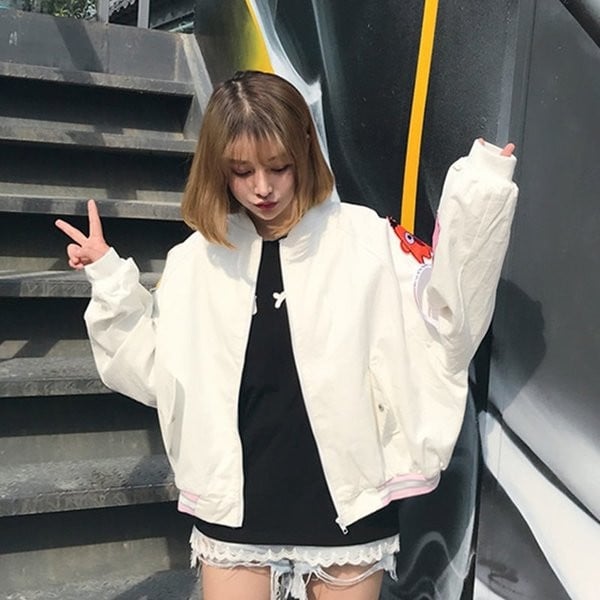 Είναι ενδιαφέρον σπορ σακάκι των γυναικών με επιθήματα και κινούμενα λεζάντες