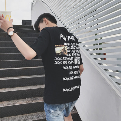 πουκάμισο των ανδρών σε δύο χρώματα με επιγραφές κατάλληλο για τις ζεστές μέρες του καλοκαιριού