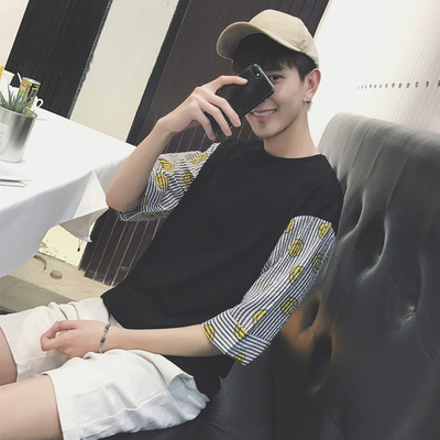 Страхотна мъжка тениска с къс широк ръкав и апликации