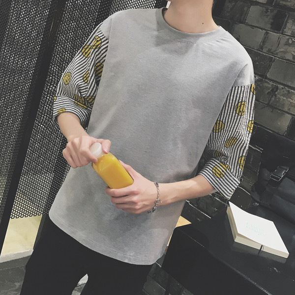 Страхотна мъжка тениска с къс широк ръкав и апликации