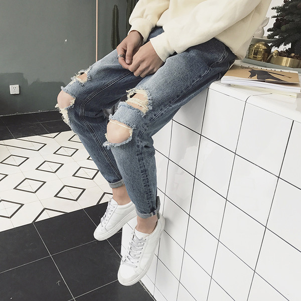 Невероятни хит мъжки дънки със скъсано коляно тип 7/8