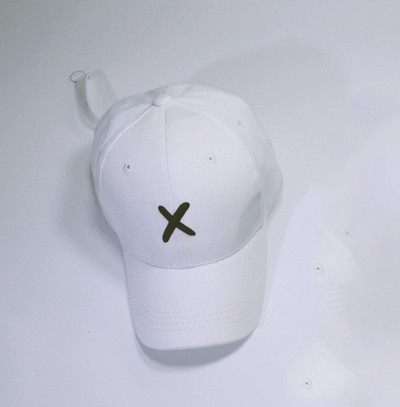 Страхотни унисекс шапки с козирки в различни цветове