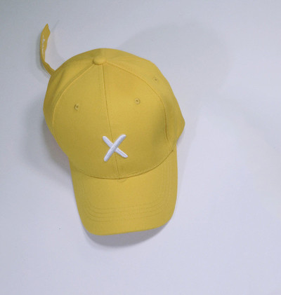 Страхотни унисекс шапки с козирки в различни цветове