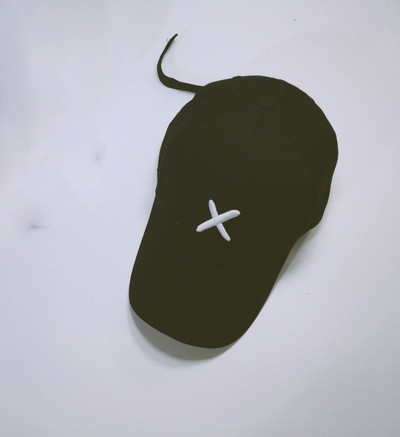 Страхотни унисекс шапки с козирки в различни цветове