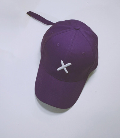 Страхотни унисекс шапки с козирки в различни цветове