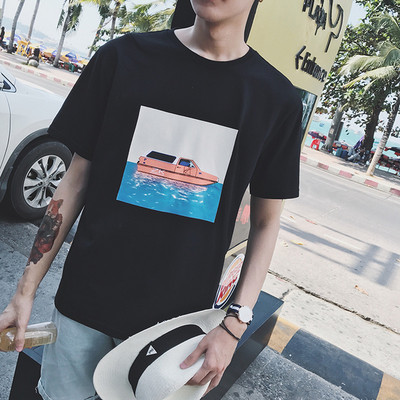 Мъжка спортна тениска в черно и бяло с щампа