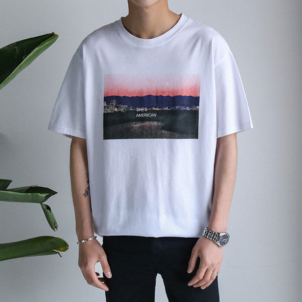 Широчка мъжка спортна тениска в два цвята с щампа "`she is America"`