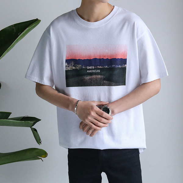 Широчка мъжка спортна тениска в два цвята с щампа "`she is America"`