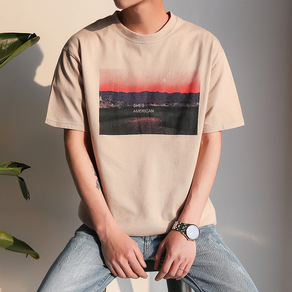 Широчка мъжка спортна тениска в два цвята с щампа "`she is America"`