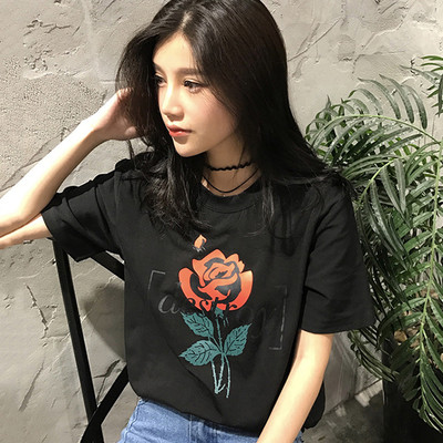 Свежа актуална дамска тениска с роза