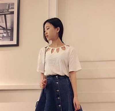 Πολύ ενδιαφέρον κυρίες μπλούζα με λαιμόκοψη τρύπες