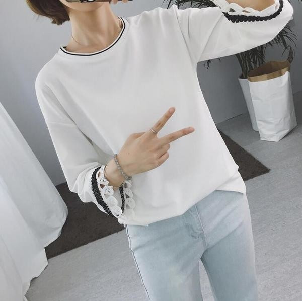 Μεγάλη άθλημα-κομψές κυρίες μπλούζα με κέντημα στα μανίκια