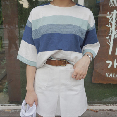 κομψό πουκάμισο γυναικών με φαρδιά μανίκια στην ιριδίζουσα