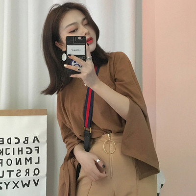 Изключително стилна дамска блуза с дълги ръкави и паднало рамо