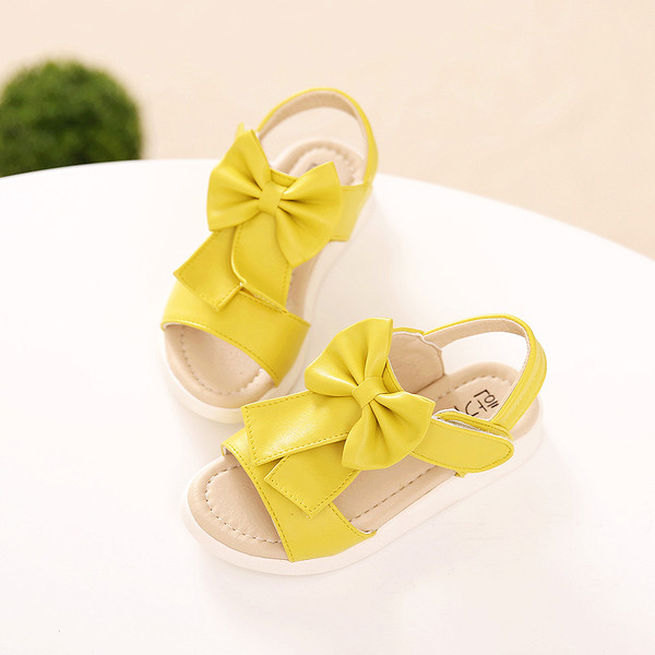 Страхотни много нежни момичешки сандалки с панделка