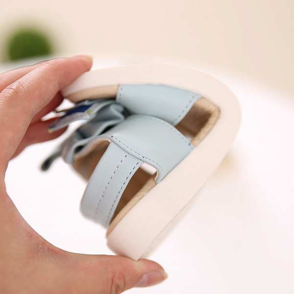 Страхотни много нежни момичешки сандалки с панделка