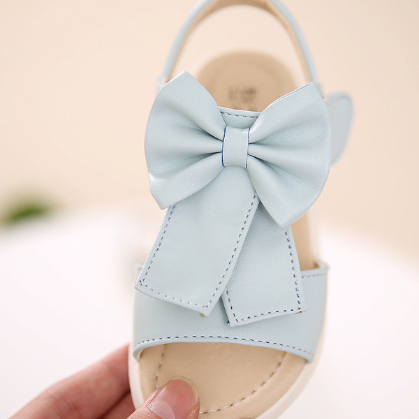 Страхотни много нежни момичешки сандалки с панделка