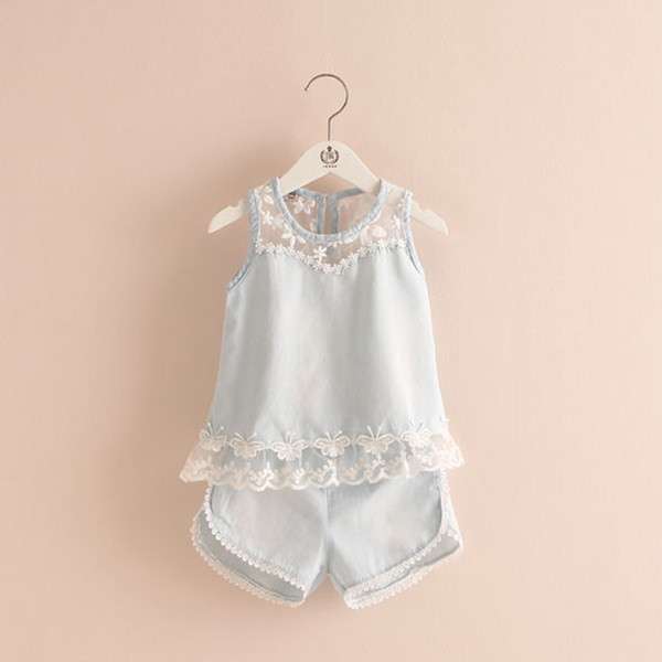 Много нежно комплектче от две части в светлосиньо