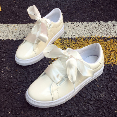 Υπέροχά λευκά casual παπούτσια με κορδέλα