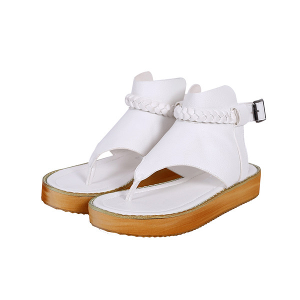 Μεγάλη κυρίες σανδάλια σε δύο χρώματα και υψηλή κούμπωμα