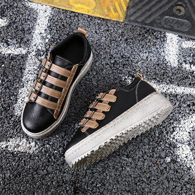 Περιστασιακά γυναικεία παπούτσια με πολύ ενδιαφέρουσα στερέωση και ψηλή σόλα