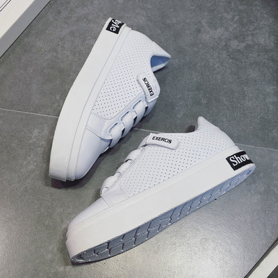 Περιστασιακά γυναικεία παπούτσια με πολύ ενδιαφέρουσα στερέωση και ψηλή σόλα