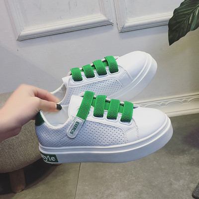 Περιστασιακά γυναικεία παπούτσια με πολύ ενδιαφέρουσα στερέωση και ψηλή σόλα