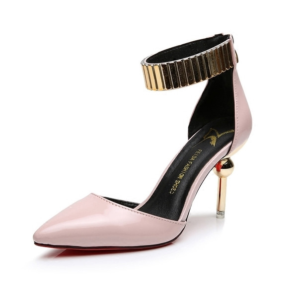 Много красиви дамски обувки с висок ток