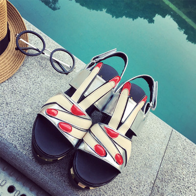 ριγέ σανδάλια σύγχρονες γυναίκες με υψηλή αποκλειστική