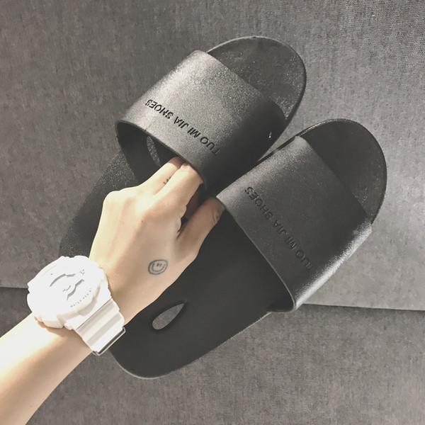 Ανδρικές παντόφλες πολύ κομψά  μικροΐνες 