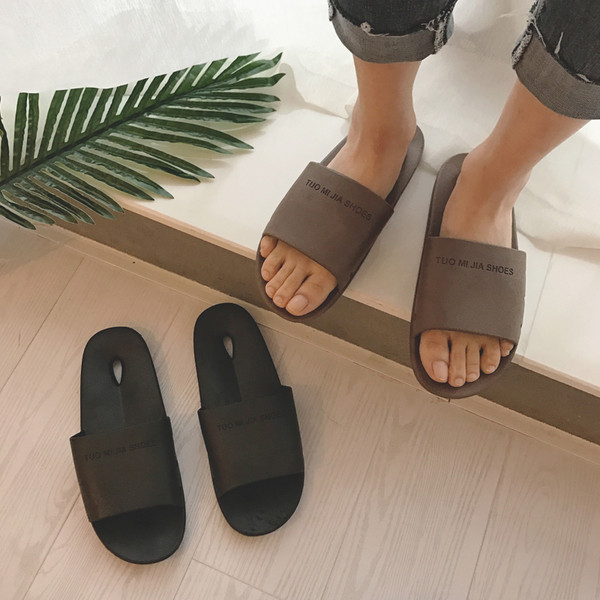 Ανδρικές παντόφλες πολύ κομψά  μικροΐνες 