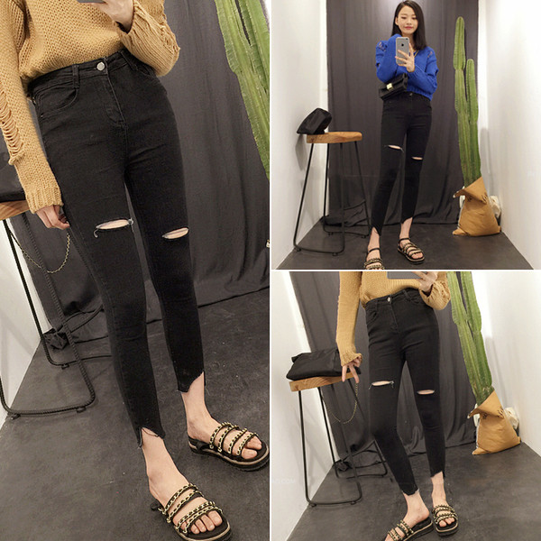 Много модерни дамски впити дънки с цепнати колена