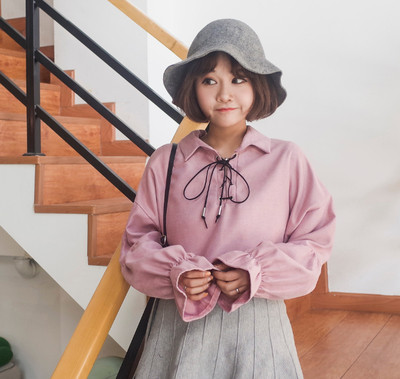 Страхотна ежедневна дамска кадифена блуза с връзки на яката в три цвята