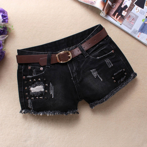 σορτς περικοπή των γυναικών σε μαύρο χρώμα