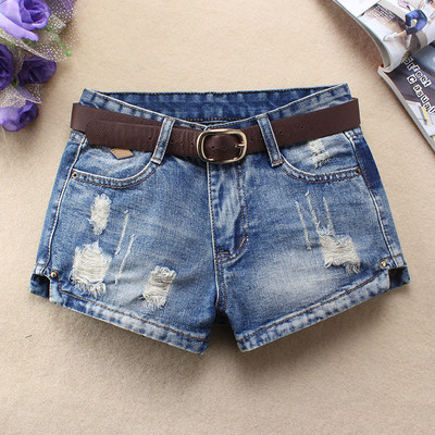 Μπλε κυρίες κομμένα σορτς σε στυλ ρετρό