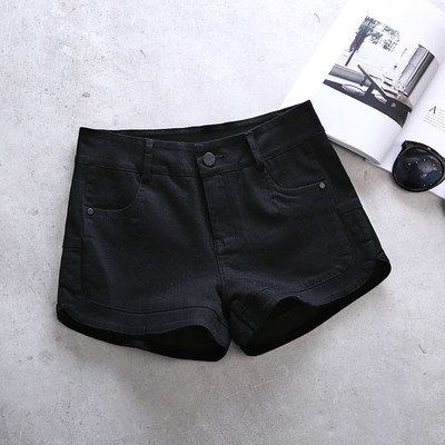 Страхотни дамски къси шорти в черно и бяло с ниска талия