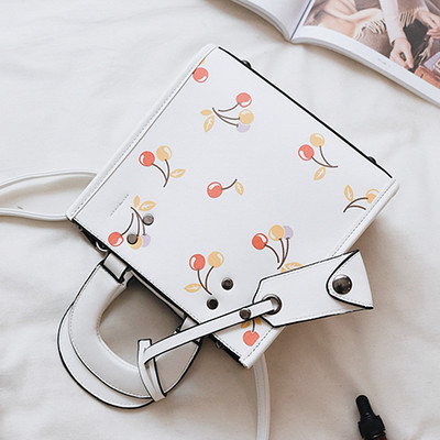 Γυναικείες τσάντες casual σε διάφορα χρώματα και κεντήματα της κερασιάς