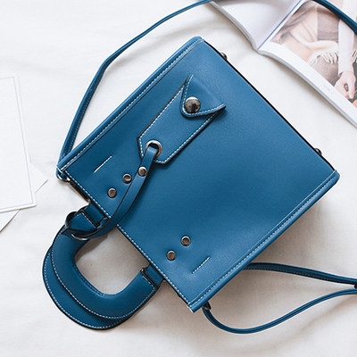 Γυναικείες τσάντες casual σε διάφορα χρώματα και κεντήματα της κερασιάς