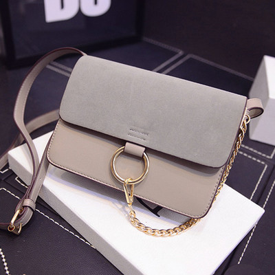 Изключително свежа дамска чантичка с дълга дръжка през рамо подходяща за ежедневието