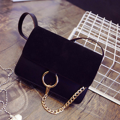 Изключително свежа дамска чантичка с дълга дръжка през рамо подходяща за ежедневието