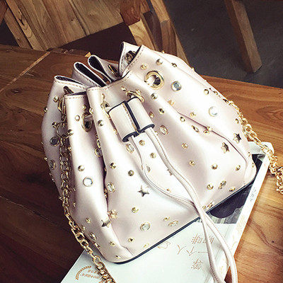 Καθημερινά οι γυναίκες πρακτική τσάντα με χάντρες και μακριά λαβή σε διάφορα χρώματα